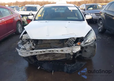 2015 Ford Focus Se z USA, uszkodzony, nr VIN 1FADP3K2XFL307279